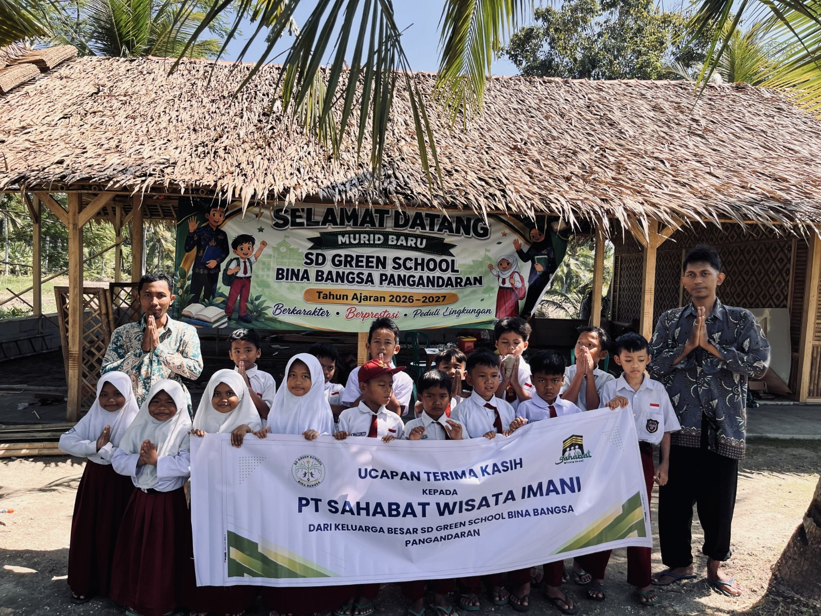 Penyaluran Dana Bantuan SD Green School Bina Bangsa Pangandaran